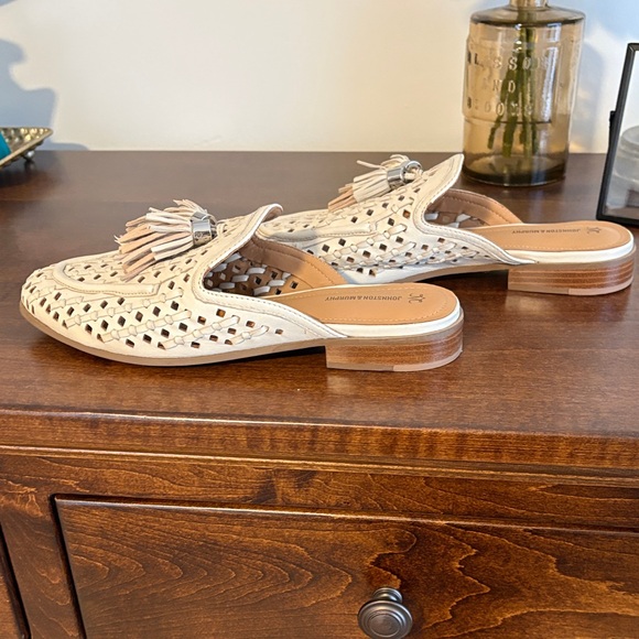 Women's Johnston & Murphy Cream Tassel Loafers - Picture 3 of 6